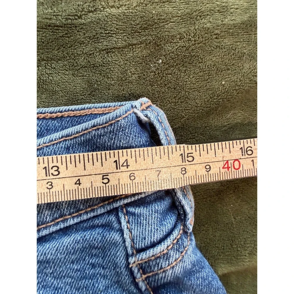 American Eagle Womens Blue Denim High Rise Frayed Raw Hem Shorts Size 4 Long